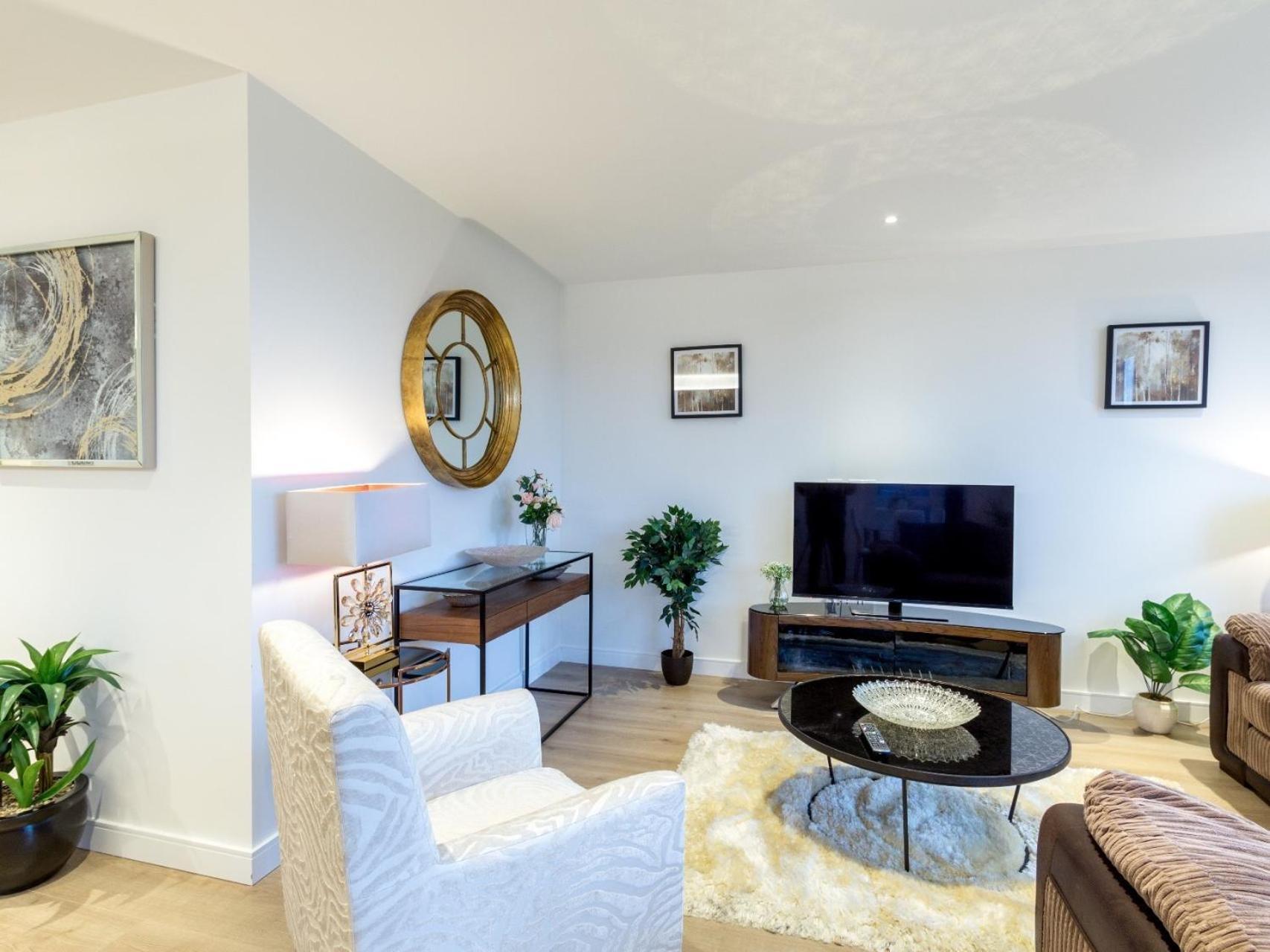 2 Bed Property Close To Heathrow Airport Hounslow Exterior foto