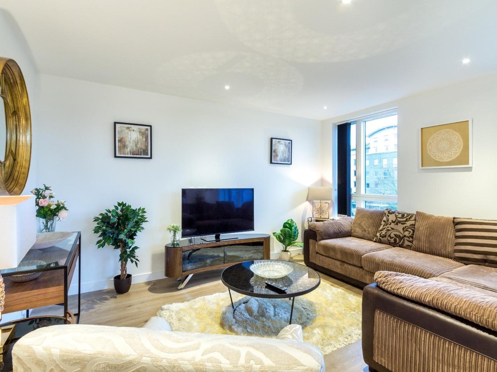 2 Bed Property Close To Heathrow Airport Hounslow Exterior foto